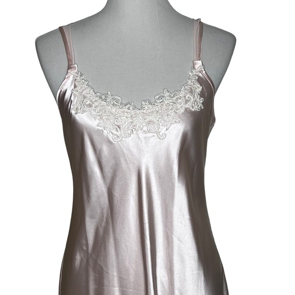 VTG Expressions Lace Embellished Side Slit Full Length Night Gown Blush Pink Med - Picture 4 of 14